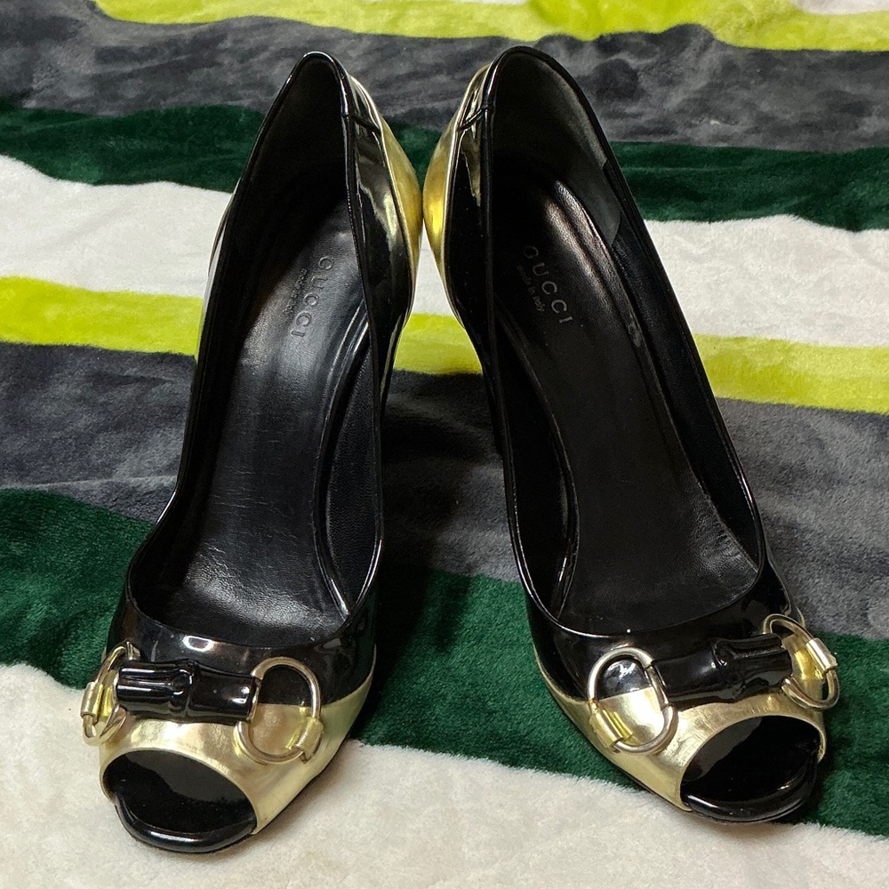 Vintage Gucci Black and Gold Leather Peep Toe Pumps Horse Bits Size 8B